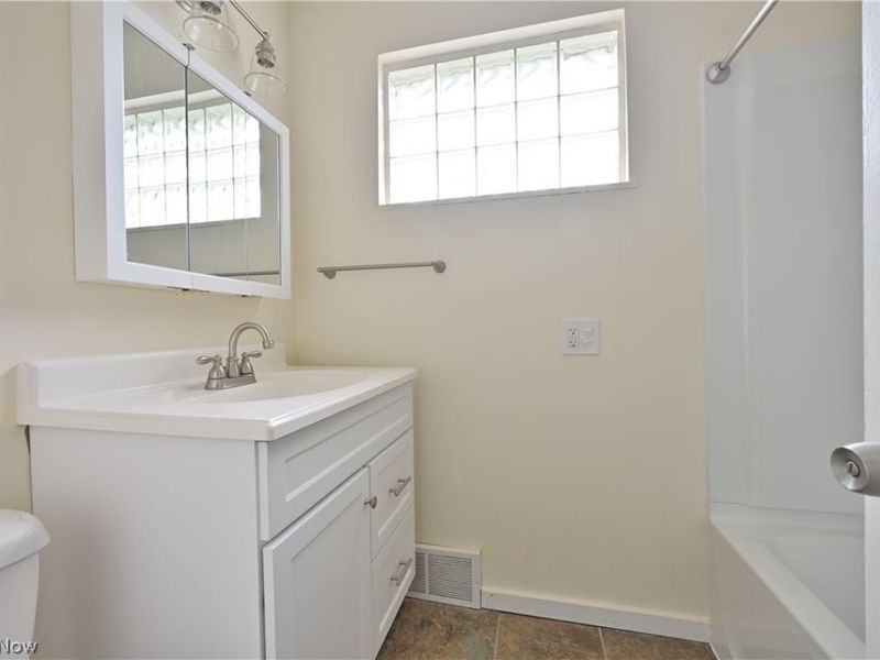 527 Woodlane Drive , Bay Village, OH 44140 Photo 9