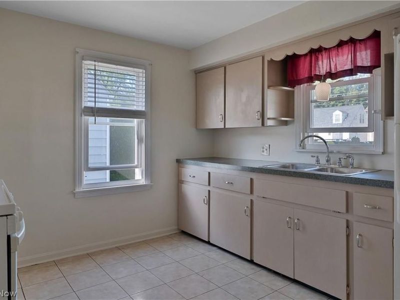 263 S Main Street, Youngstown, OH 44515 Photo 5