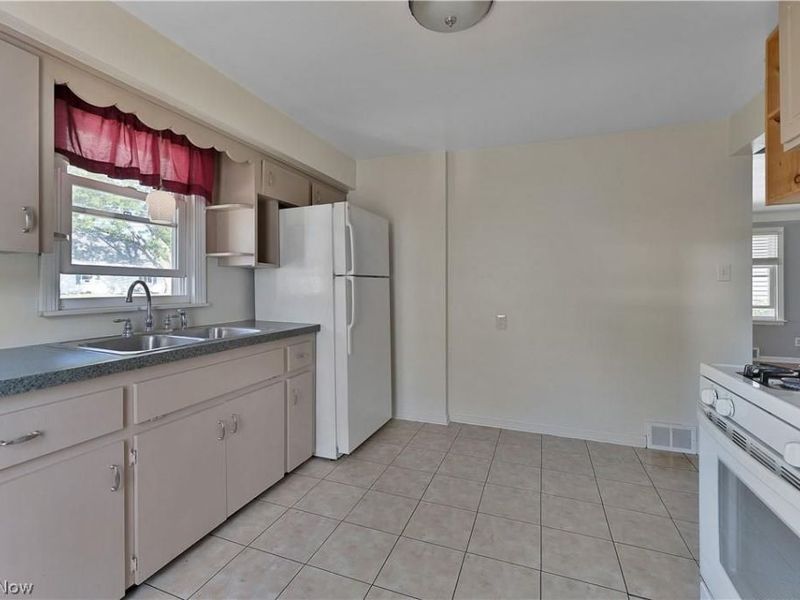 263 S Main Street, Youngstown, OH 44515 Photo 6
