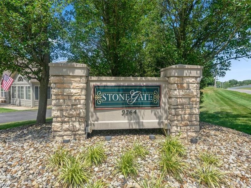 9264 Sharrott Road, Unit 1604, Poland, OH 44514 Photo 3