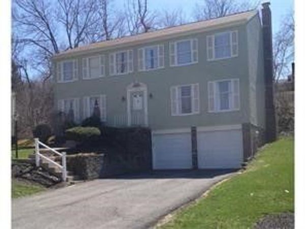 1293 Manor Dr , Pittsburgh, PA 15241