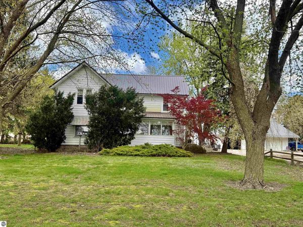 2298 Hayes Road W, Ithaca, MI 48847
