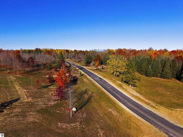 5803 Old Oak Trail SW, Fife Lake, MI 49633