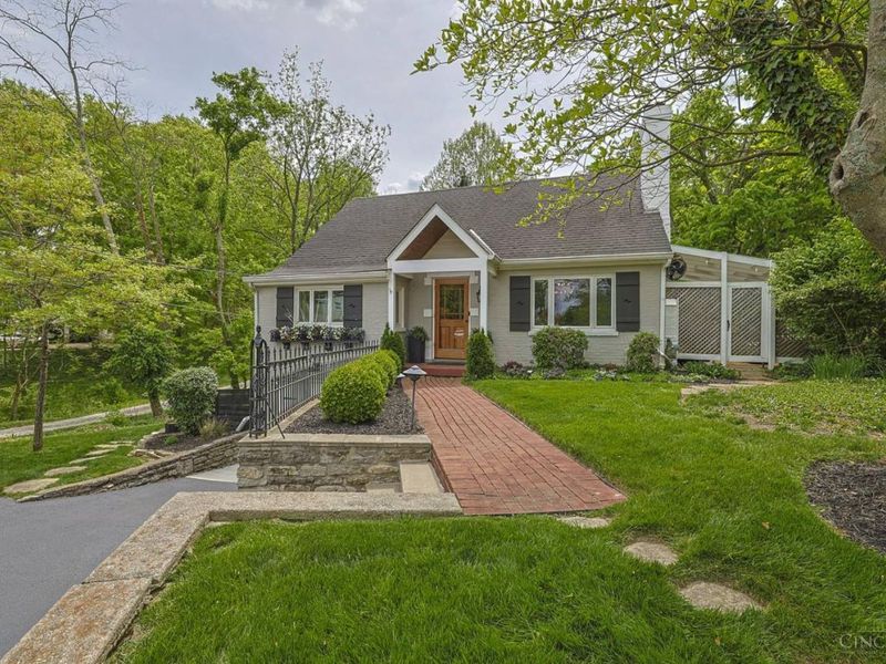 7767 Shawnee Run Road, Indian Hill, OH 45243 Photo 2