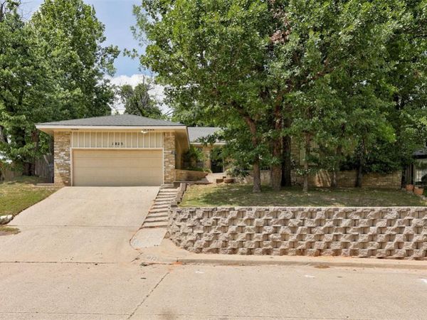 1825 N Oakhill Road, Bethany, OK 73008