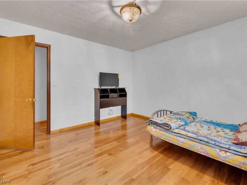 306 S Colonial Drive , Cortland, OH 44410 Photo 14