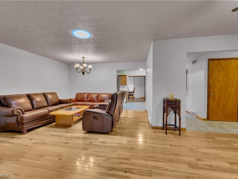 306 S Colonial Drive , Cortland, OH 44410 Photo 19