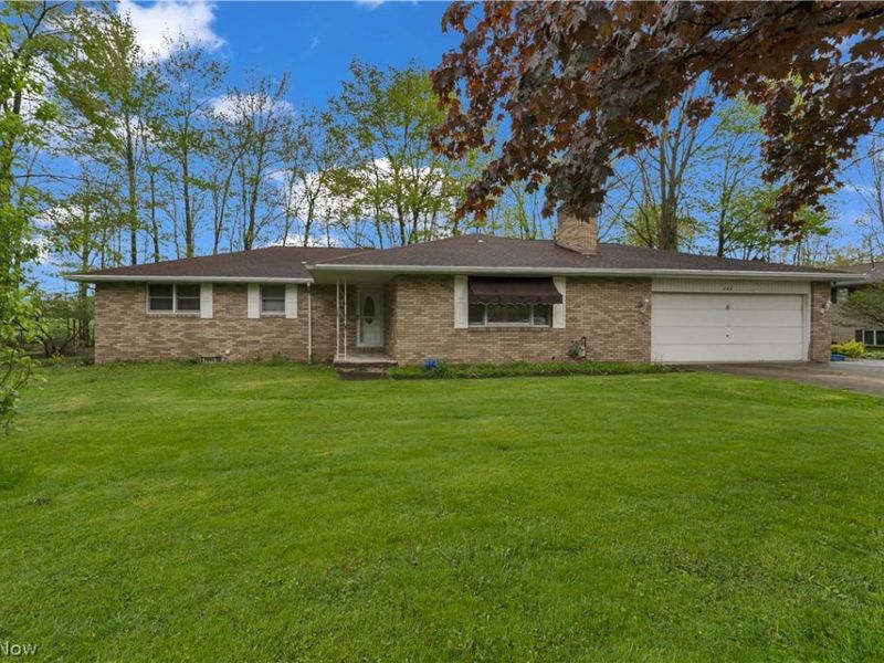 306 S Colonial Drive , Cortland, OH 44410 Photo 2