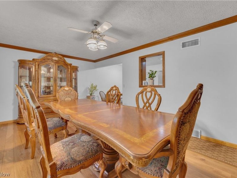306 S Colonial Drive , Cortland, OH 44410 Photo 24