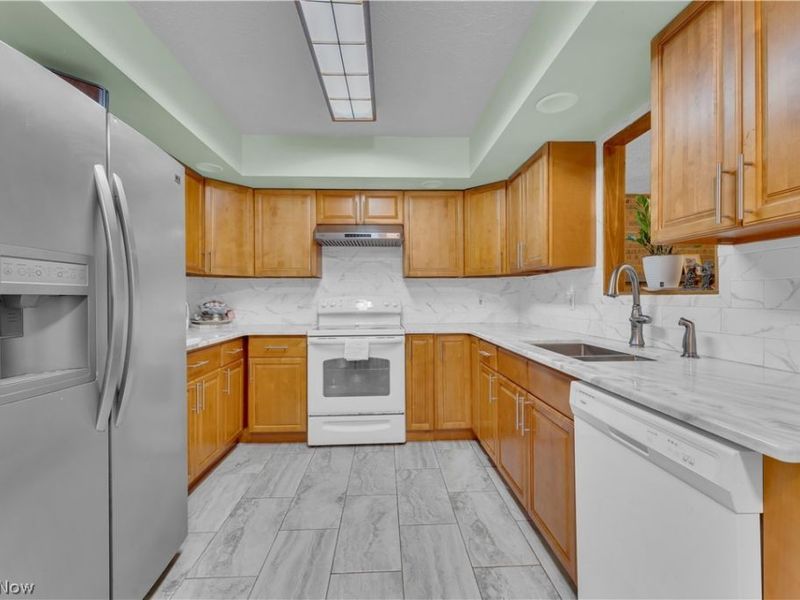 306 S Colonial Drive , Cortland, OH 44410 Photo 5