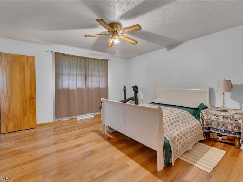 306 S Colonial Drive , Cortland, OH 44410 Photo 9