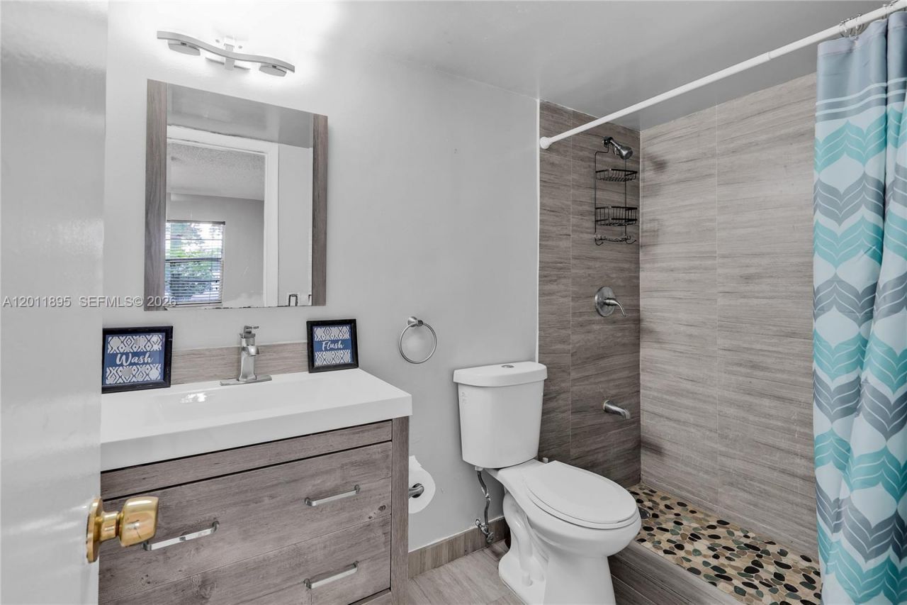 7045 W Sunrise Blvd , Unit 7045, Plantation, FL 33313 Photo