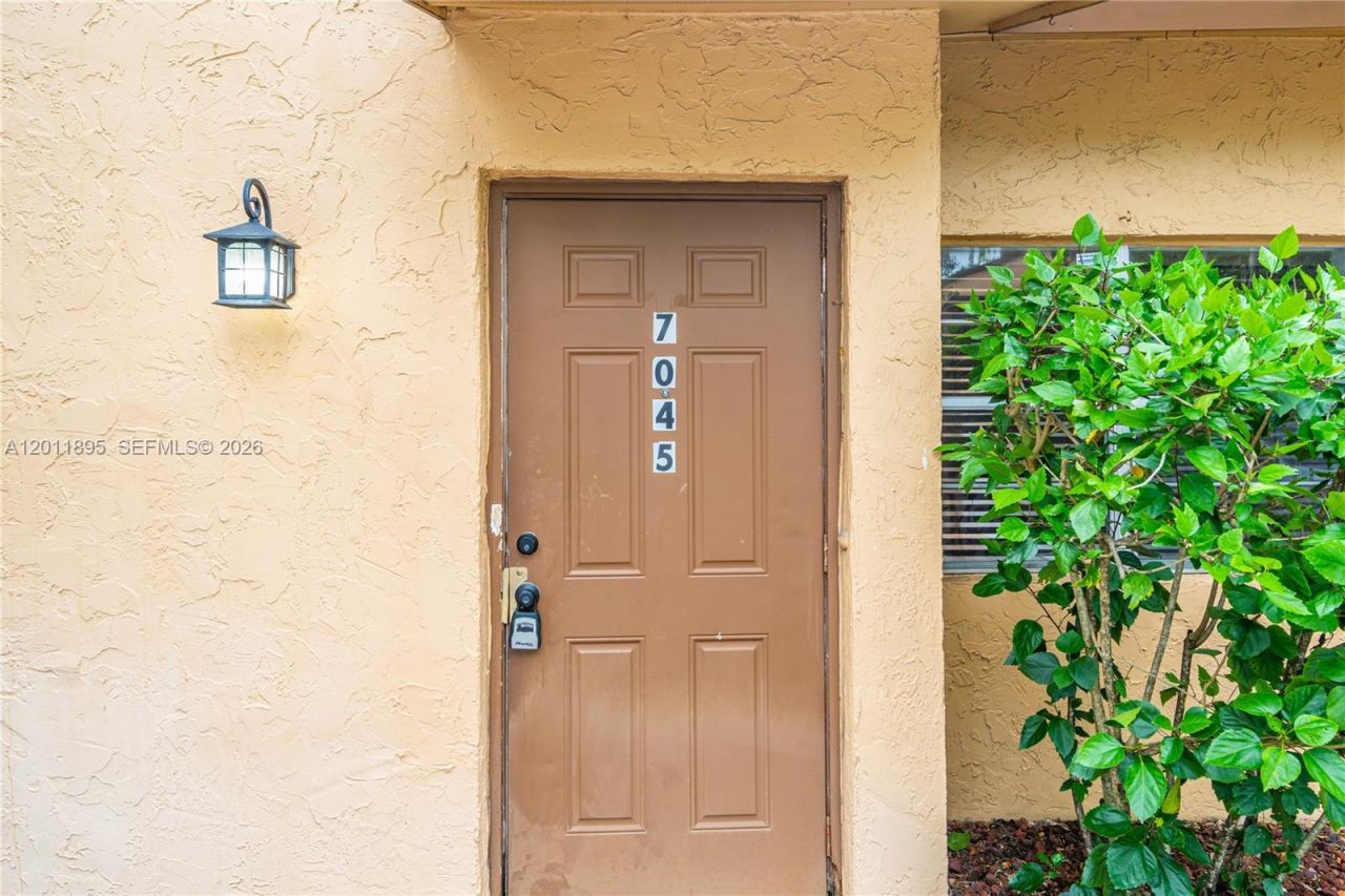 7045 W Sunrise Blvd , Unit 7045, Plantation, FL 33313 Photo