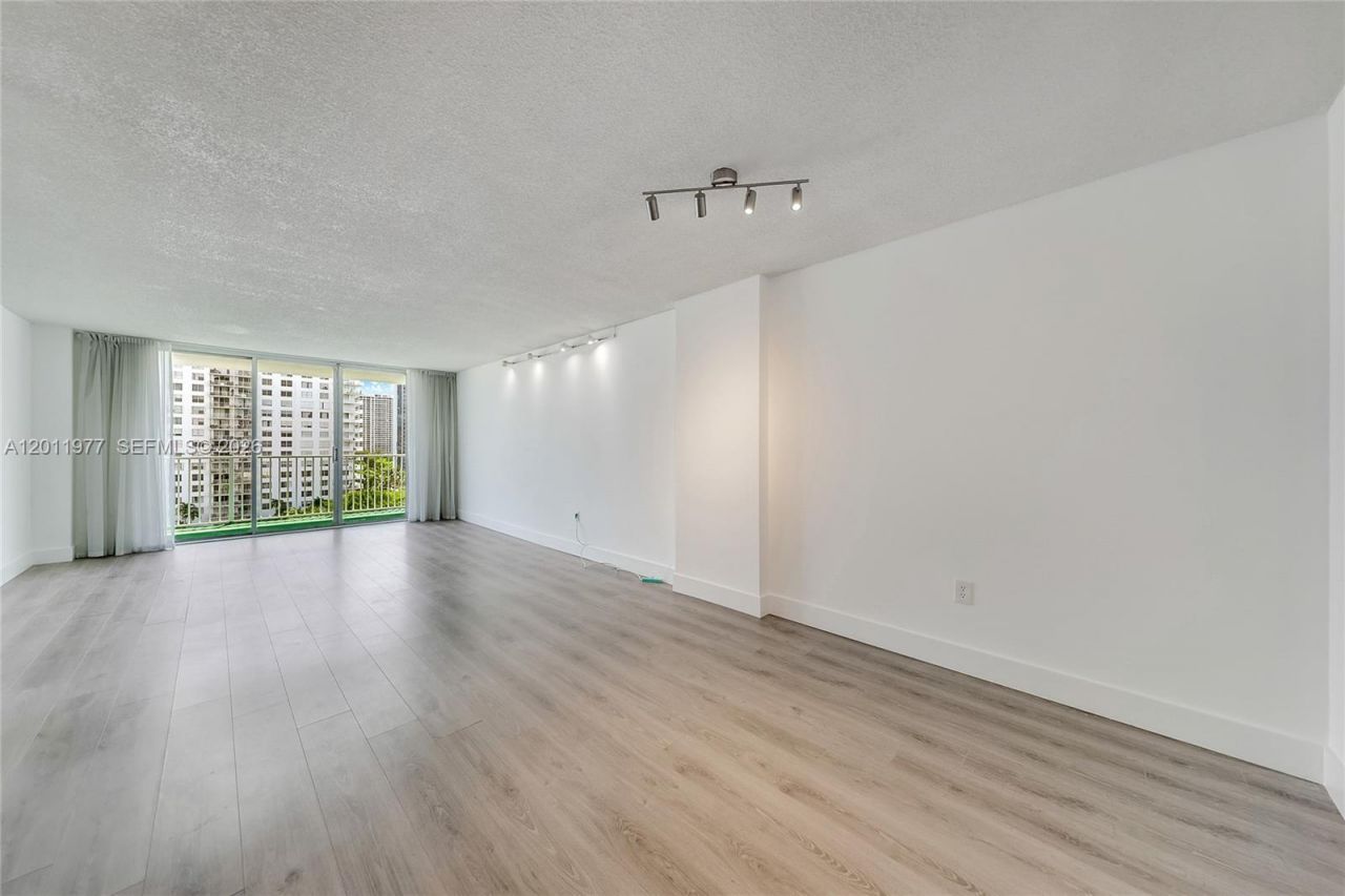 2801 NE 183rd St , Unit 912W, Aventura, FL 33160 Photo