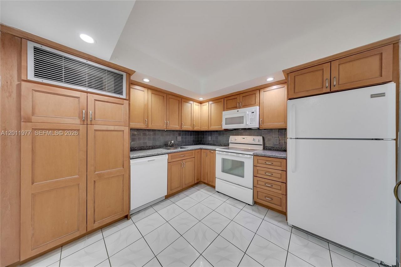 2801 NE 183rd St , Unit 912W, Aventura, FL 33160 Photo