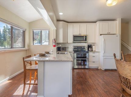 11661 Snowpeak Way, Truckee, CA 96161 Photo