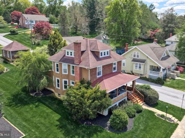 19 S CONSTITUTION AVENUE, NEW FREEDOM, PA 17349