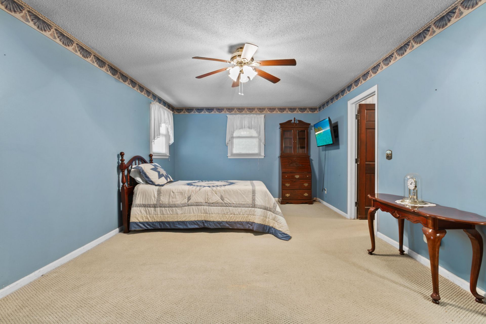 5924 Commonwealth Circle Photo 16