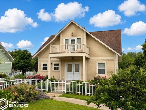 50 E Golden Lane, Fairfield, IA 52556