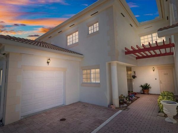 512 7th Square, Unit 101, Vero Beach, FL 32962