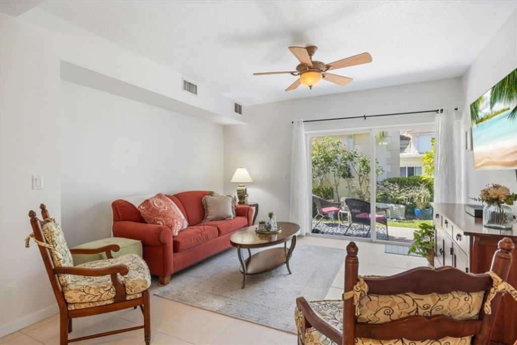 512 7th Square, Unit 101, Vero Beach, FL 32962 Photo