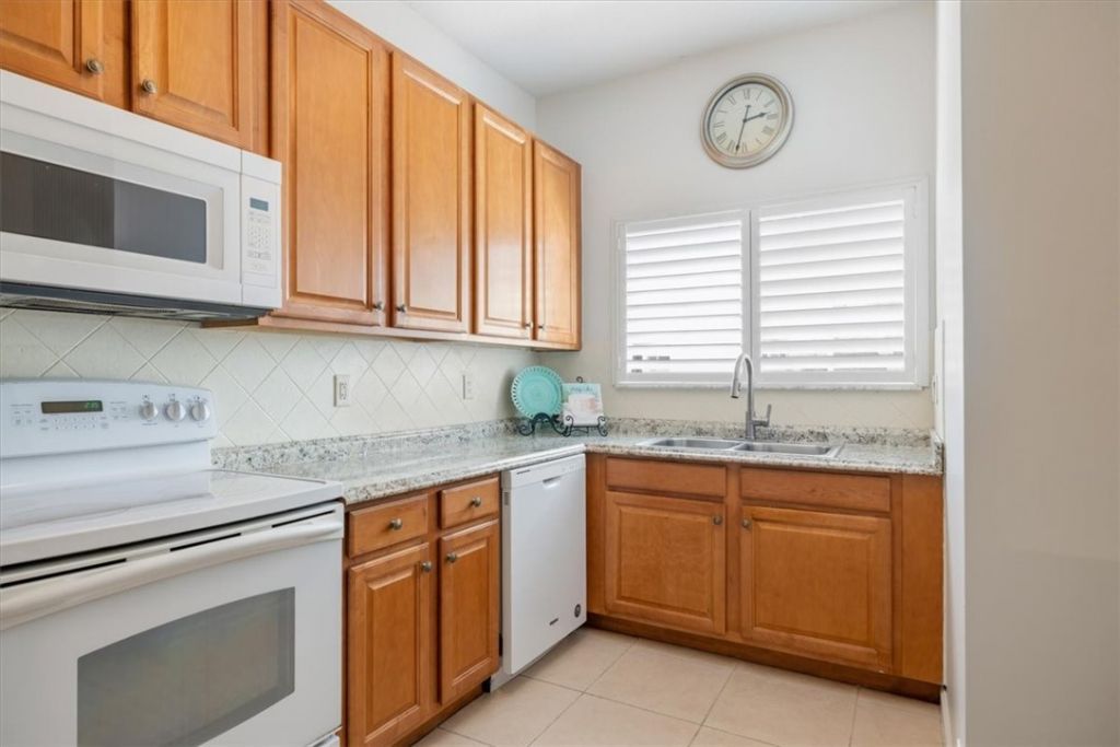 512 7th Square, Unit 101, Vero Beach, FL 32962 Photo