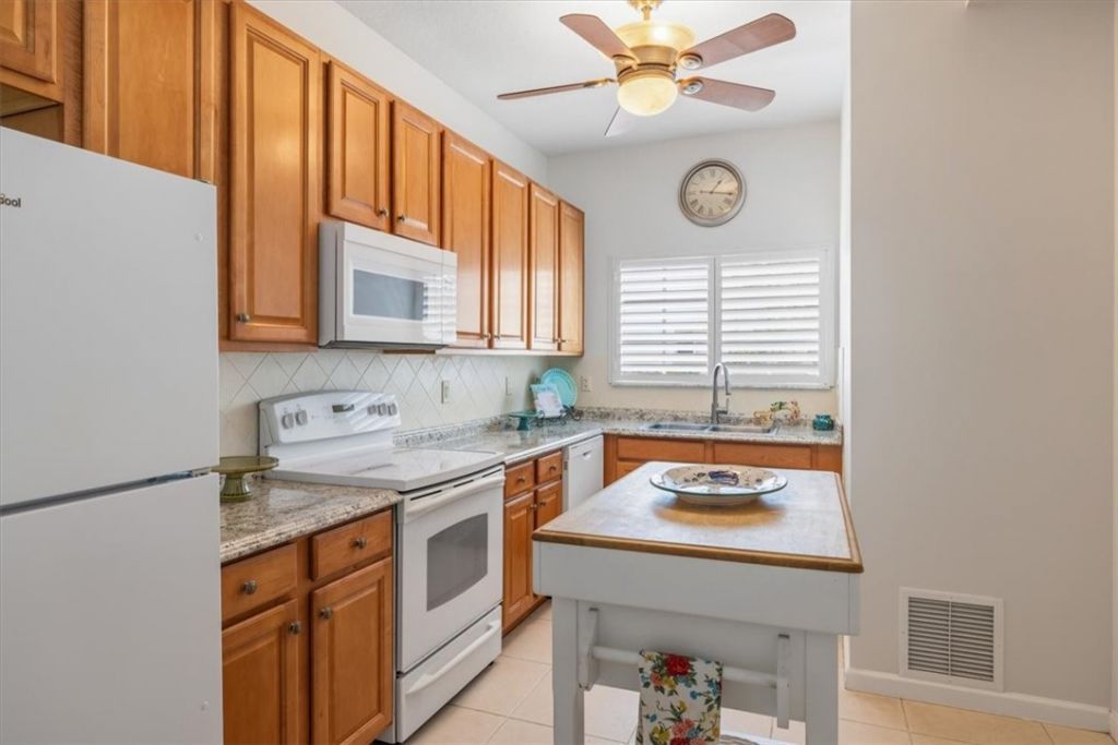 512 7th Square, Unit 101, Vero Beach, FL 32962 Photo
