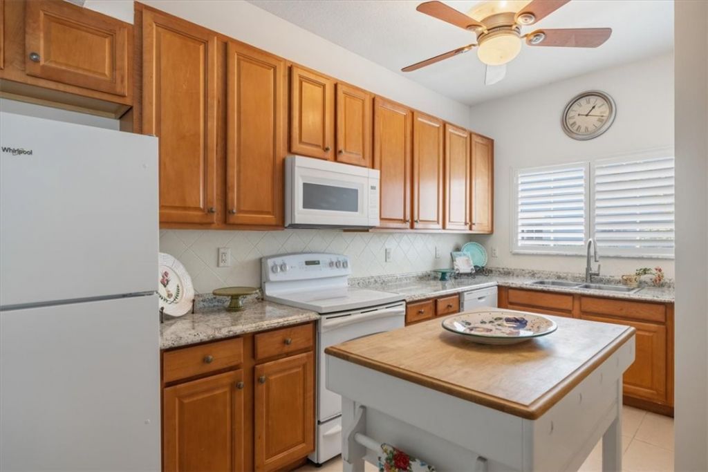 512 7th Square, Unit 101, Vero Beach, FL 32962 Photo