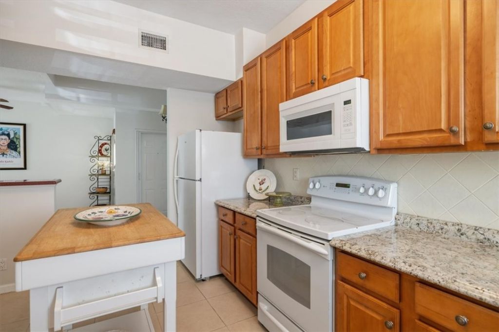 512 7th Square, Unit 101, Vero Beach, FL 32962 Photo