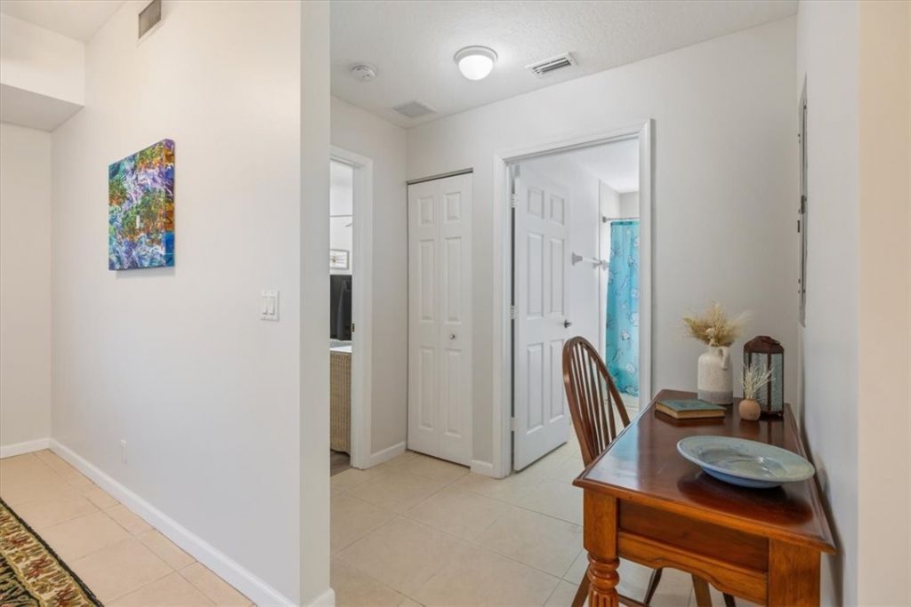 512 7th Square, Unit 101, Vero Beach, FL 32962 Photo