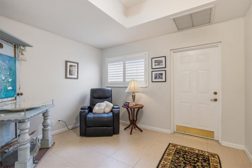 512 7th Square, Unit 101, Vero Beach, FL 32962 Photo