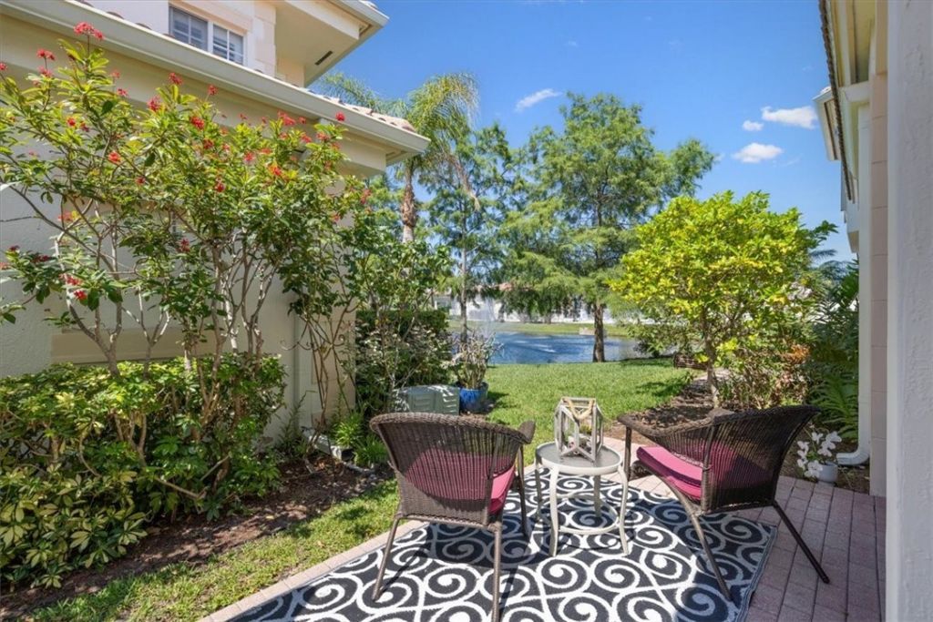 512 7th Square, Unit 101, Vero Beach, FL 32962 Photo
