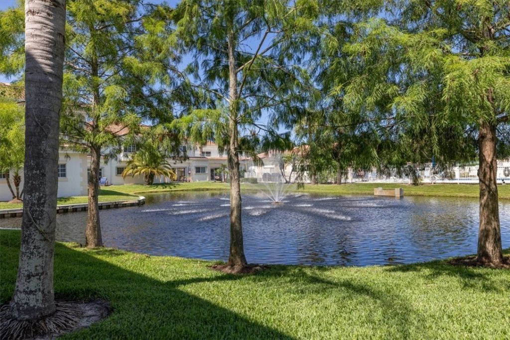 512 7th Square, Unit 101, Vero Beach, FL 32962 Photo