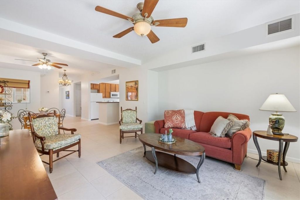 512 7th Square, Unit 101, Vero Beach, FL 32962 Photo