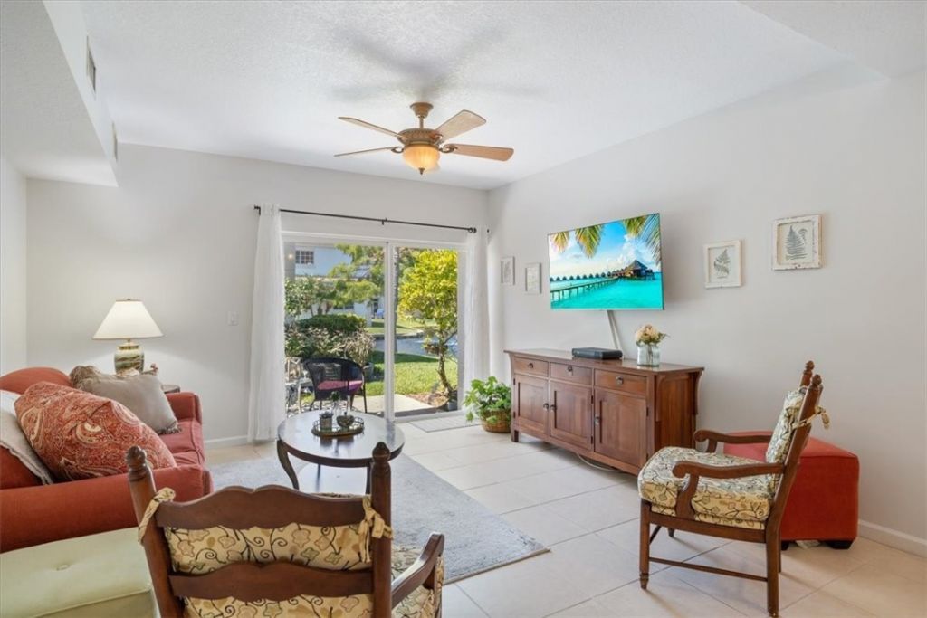 512 7th Square, Unit 101, Vero Beach, FL 32962 Photo