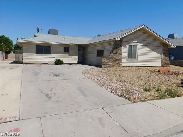213 Yellow Sky Street , Las Vegas, NV 89145