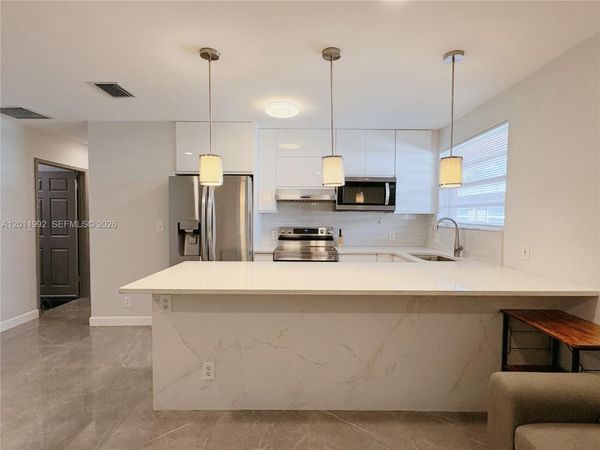 724 NE 3rd St , Unit 1, Hallandale Beach, FL 33009