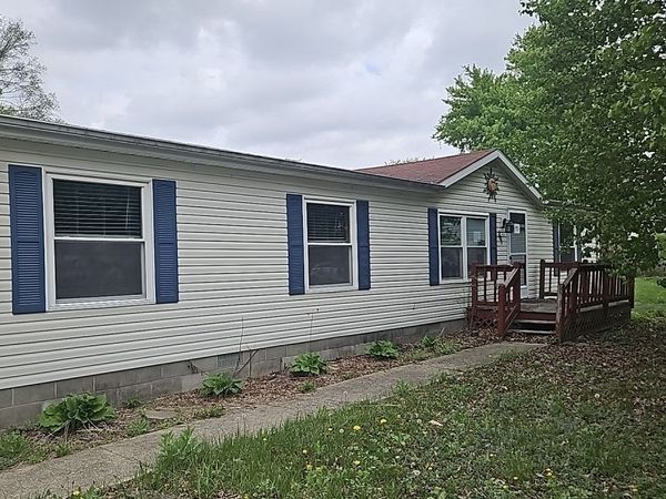 301 Illini Drive , Watson, IL 62473