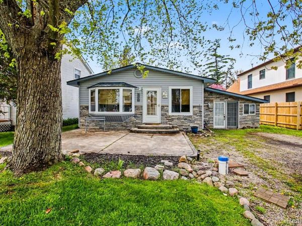 1210 Sunrise Park Street , Genoa Twp, MI 48843