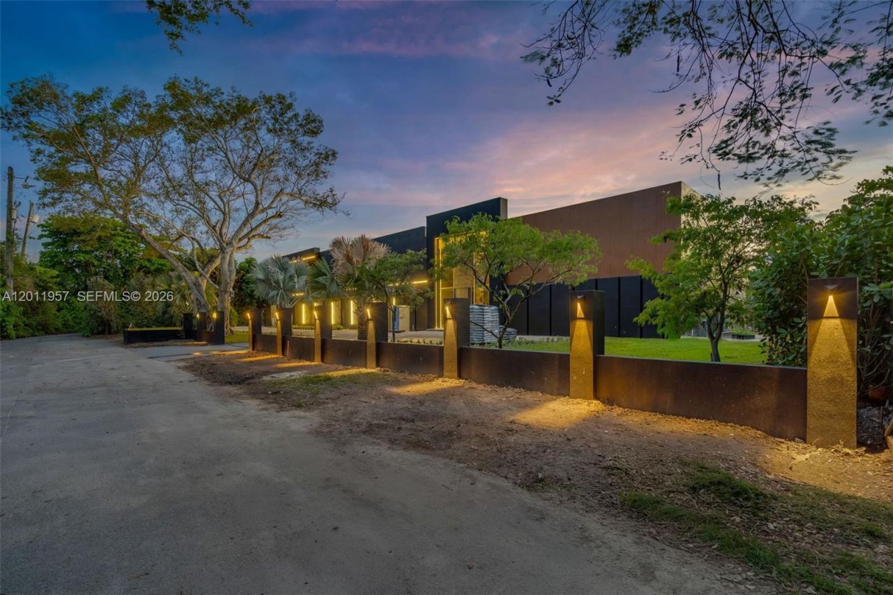 13500 SW 69th Ave, Pinecrest, FL 33156 Photo