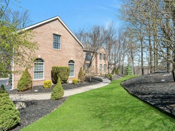 13 Greenfield Hl, Sparta, NJ 07871