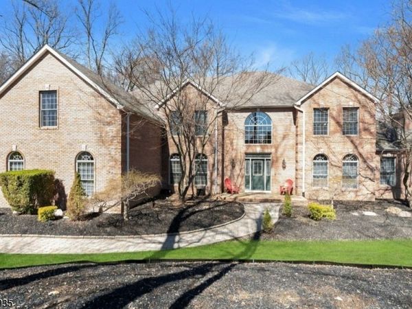 13 Greenfield Hl, Sparta, NJ 07871