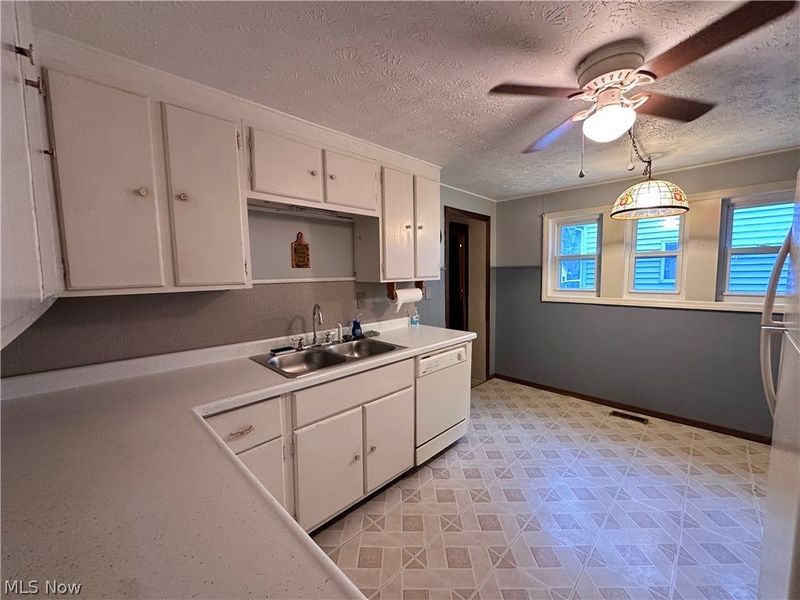 924 Ardoye Drive, Painesville, OH 44077 Photo 2