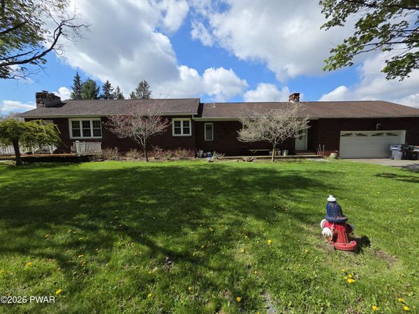131 Lake Quinn Road, Waymart, PA 18472