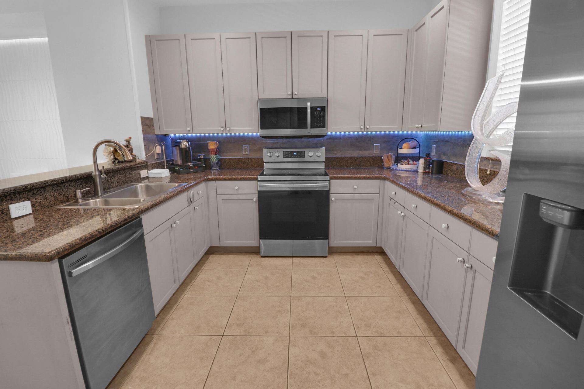 1033 NE 17th Way, Unit 1204, Fort Lauderdale, FL 33304 Photo