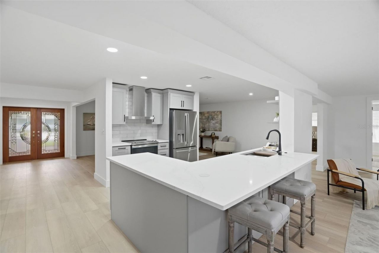 1200 80th St S, Saint Petersburg, FL 33707 Photo