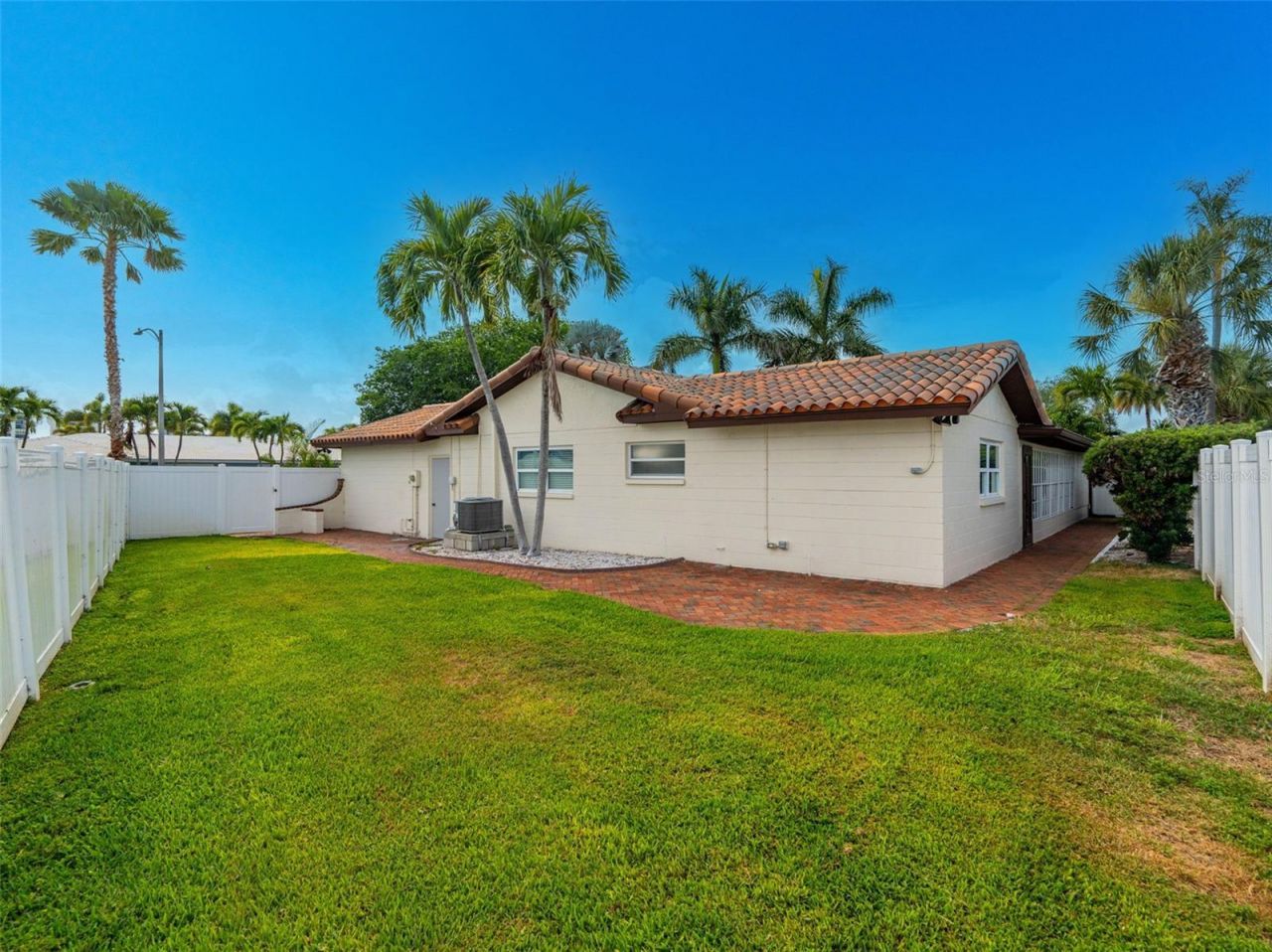 1200 80th St S, Saint Petersburg, FL 33707 Photo