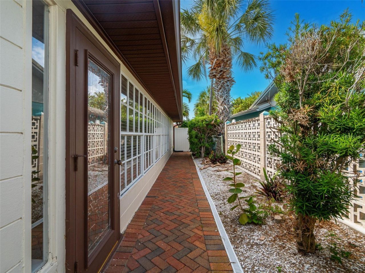 1200 80th St S, Saint Petersburg, FL 33707 Photo