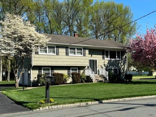 10 Cole Rd, Fairfield, NJ 07004
