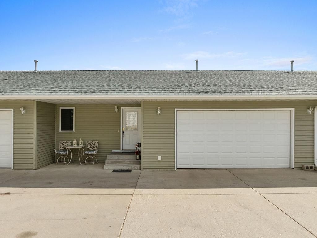 1503 16th Street Nw, Unit B, Minot, ND 58703 Main Photo